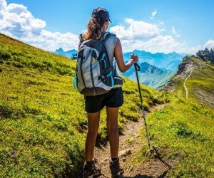 Bâton de marche, ce que vous devez savoir pour bien le choisir