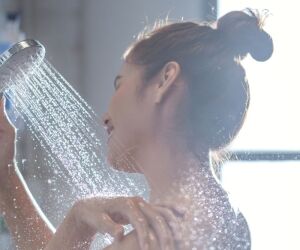 Faire pipi sous la douche, c'est bon pour la planète