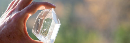 Cristal de roche : une pierre qui renforce l’esprit