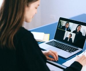 "Zoom fatigue" ou la fatigue zoom : comment la visio nous use ?