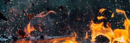La pyromancie : l’art divinatoire des flammes