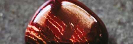 Vertus et propriétés du jaspe rouge, la pierre de fertilité