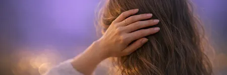 Cuir chevelu qui gratte : quelle signification spirituelle se cache derrière ces démangeaisons ?
