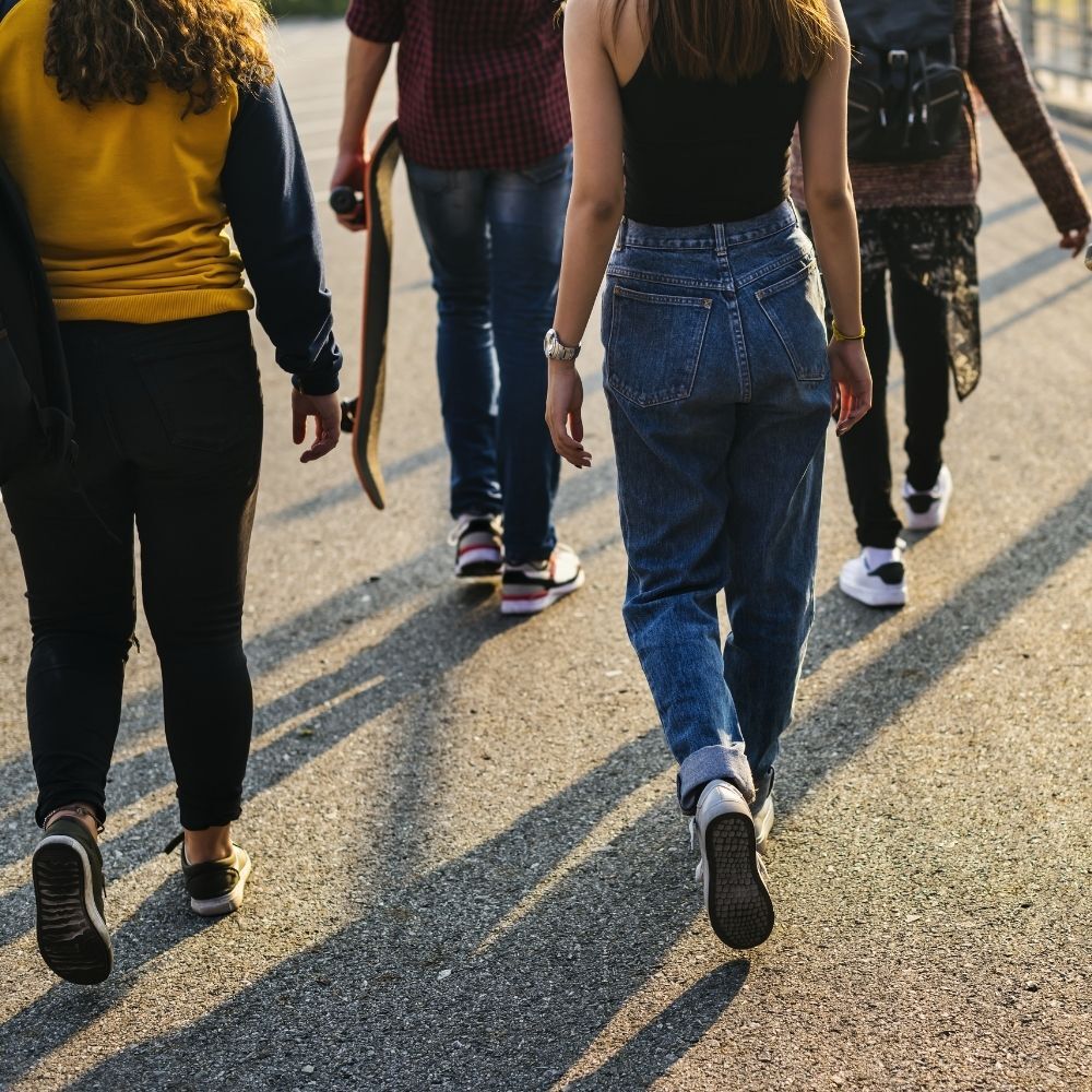Phénomène de groupe : pourquoi agit-on différemment à plusieurs 🧐 ?