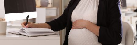 Oh je suis enceinte ! Mais comment annoncer ma grossesse à mon employeur ? Et quand ?